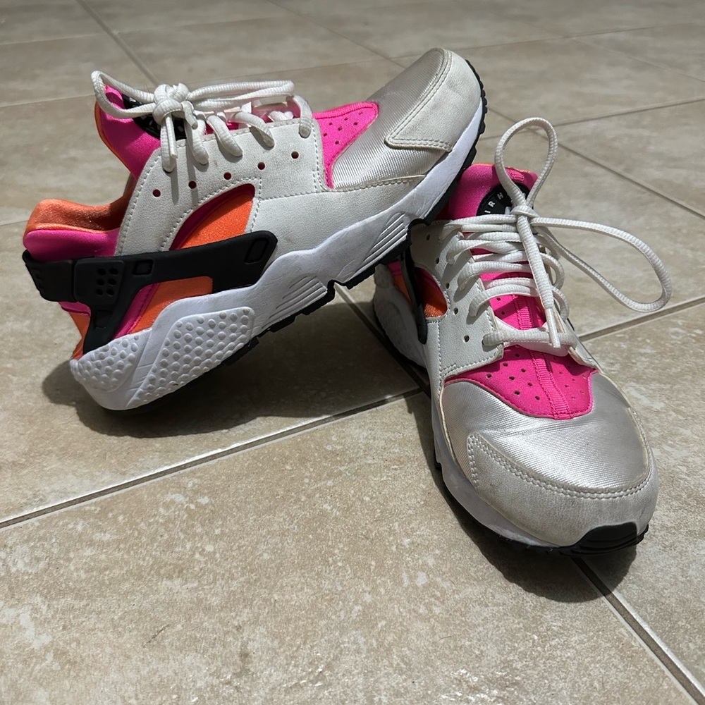 Nike Air Huarache💗🧡🤍